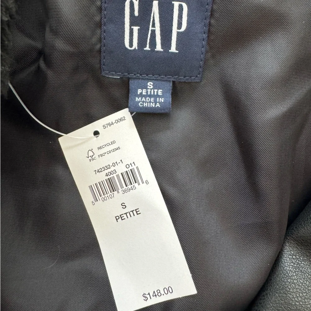 Never worn vegan black leather jacket with removable Sherpa collar - Picture 4 of 4